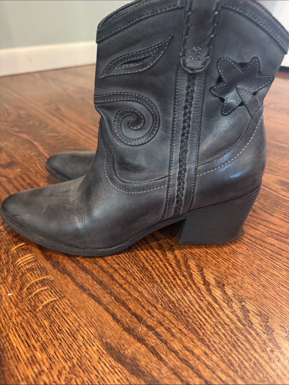 Carlos by Carlos Santana Leather Cowboy Booties with Cutouts Size 9M - Picture 4 of 10